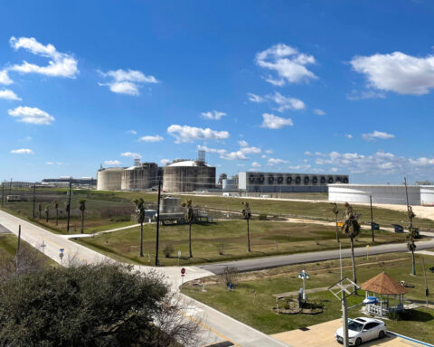 US LNG projects boosted by Trump's export permit restart