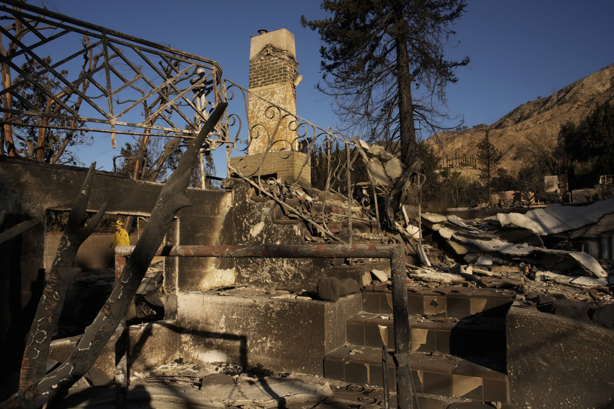 The ash left behind by the Los Angeles wildfires might be toxic, experts warn