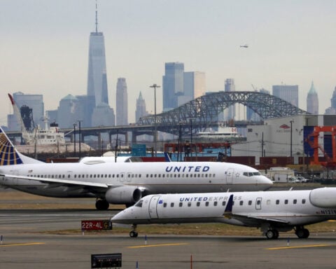 United Airlines offers an upbeat outlook on improved pricing power