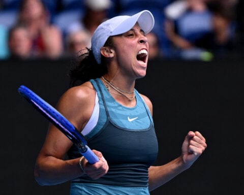 Iga Świątek books place in Australian Open semifinal as double-bounce call causes controversy