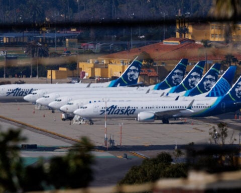 Alaska Air beats Q4 profit estimates, sees smaller Q1 loss on robust travel demand