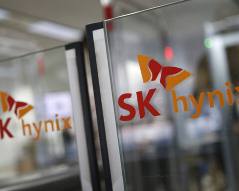 SK Hynix profit tops forecast Samsung results, but shares dip on demand outlook