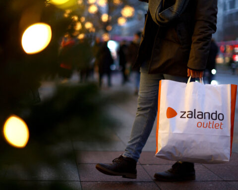 German e-commerce sales rise for first time since 2021, says lobby group