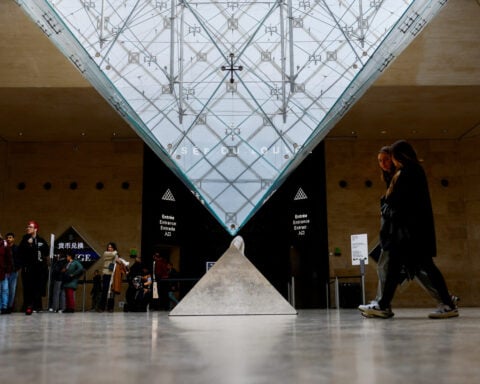 Paris' Louvre museum, in dire state, cries for help