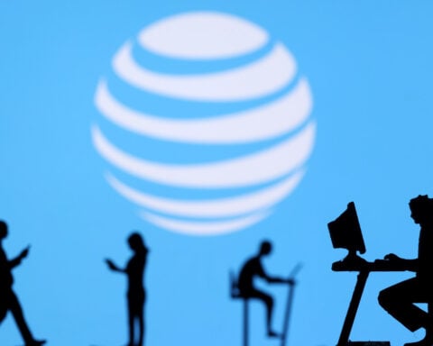 AT&T secures $850 million from sale-leaseback of real estate to Reign Capital