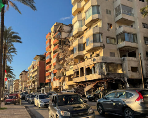 Israeli forces to stay in south Lebanon beyond withdrawal deadline