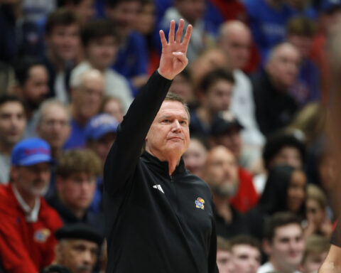 J’Wan Roberts scores 24 and No. 7 Houston downs No. 12 Kansas 92-86 in double OT