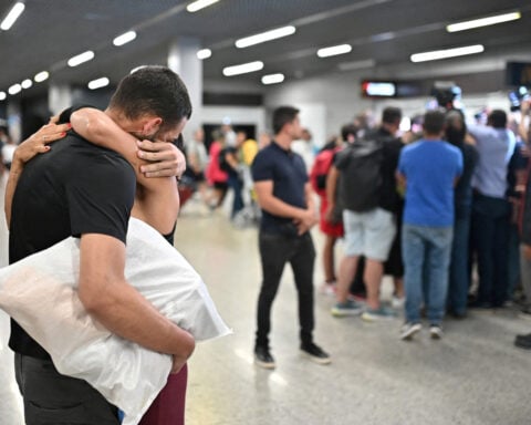 Brazil to demand explanations on 'degrading treatment' of deportees