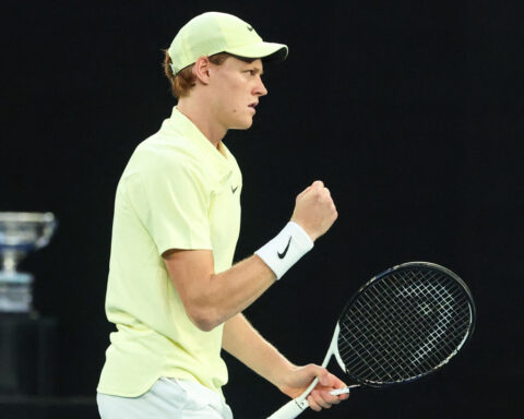 Jannik Sinner defends Australian Open title, comfortably defeating Alexander Zverev in men’s final