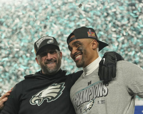 Hurts, Barkley each rush for 3 TDs to help Eagles reach Super Bowl with 55-23 win over Commanders