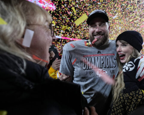 Taylor Swift watches boyfriend Travis Kelce and the Chiefs beat the Bills and get back to Super Bowl