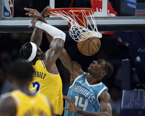 Anthony Davis scores 42 points, grabs 23 rebounds as Lakers top Hornets 112-107 for 4th straight win