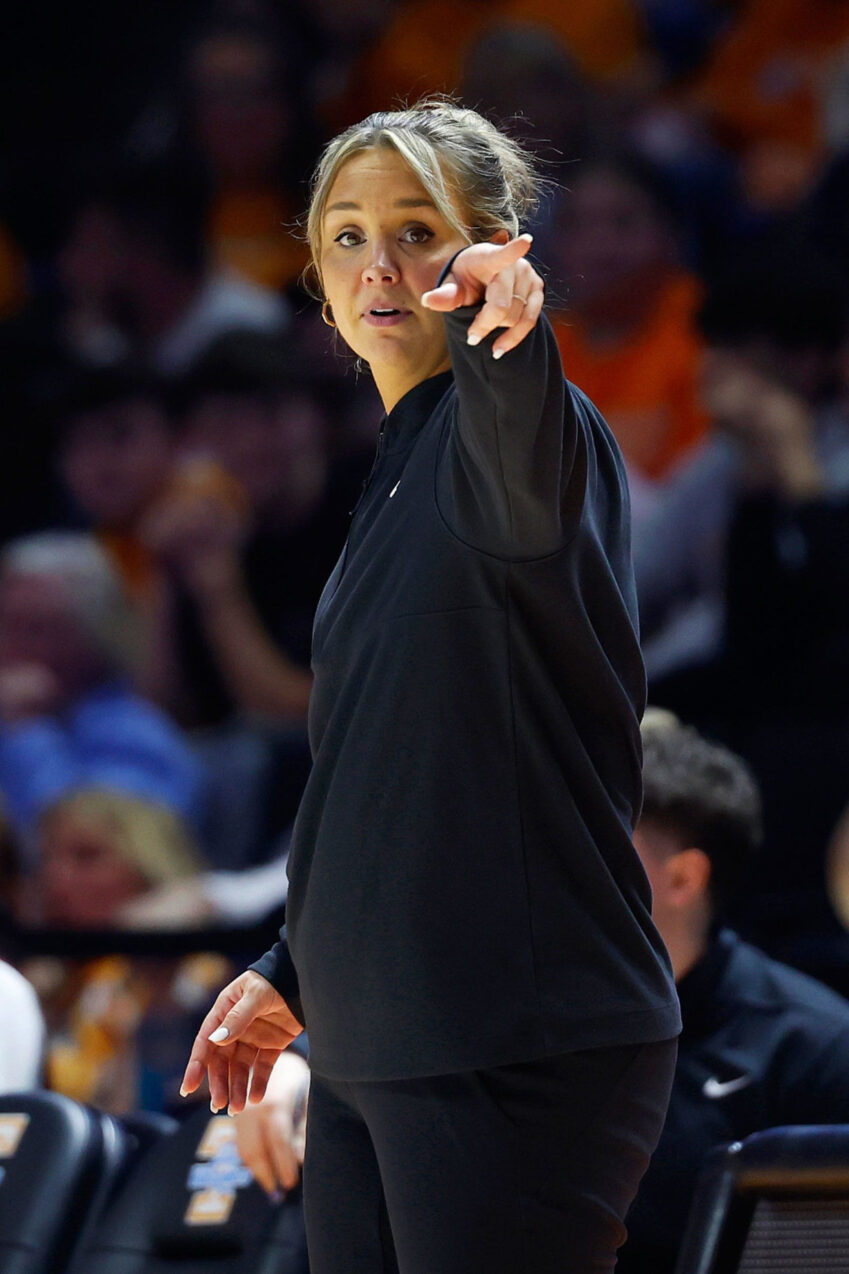Tennessee women's basketball coach Kim Caldwell returns to sidelines after giving birth to first child last week