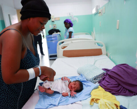 Dominican hospitals face surge of Haitian mothers fleeing conflict