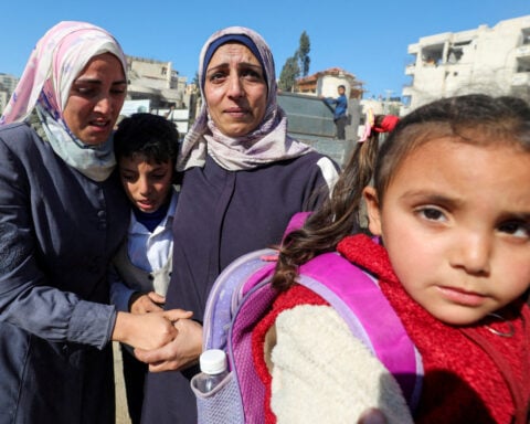 Families reunite in north Gaza as huge crowds return to smashed homes