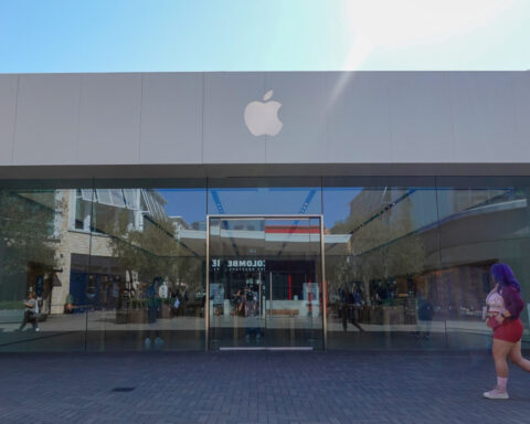 Apple's sales likely hurt by AI delays, Chinese competition