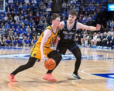 Large brawl erupts between fans, delays college basketball game between VCU and Saint Louis