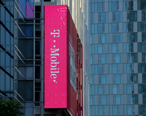 T-Mobile forecasts robust 2025 subscriber growth on strong premium plan demand