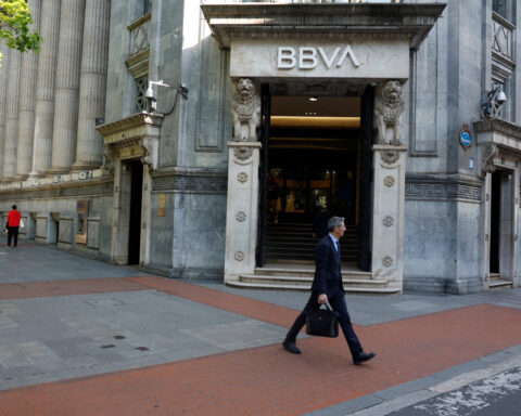 BBVA plans $1 billion share buyback and expects Sabadell bid approval