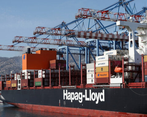 Hapag-Lloyd sees earnings quadruple in fourth quarter