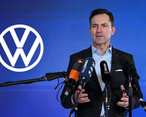 Volkswagen board members push for further cuts, Handelsblatt reports
