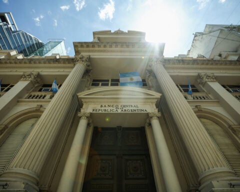 Argentina markets brace for rate cut as peso 'crawling peg' slows