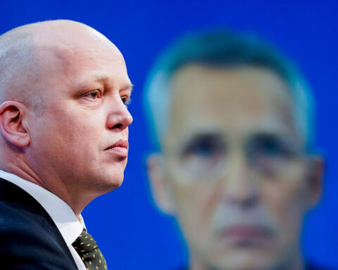 Eurosceptic party quits Norway's government, almost half of cabinet departs