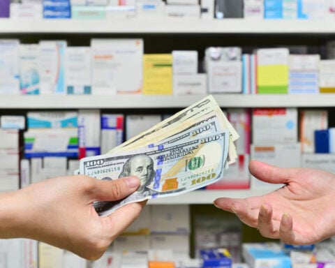 How to leverage cash prices and discount cards for prescription drug savings