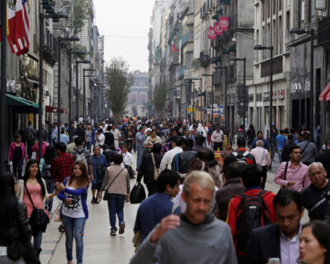Despite tariff threat, Mexico maintains GDP growth target of up to 3% this year