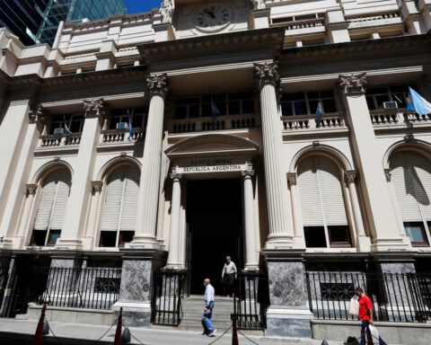 Argentina central bank cuts interest rate to 29%, from 32%