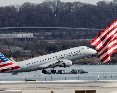 Pilot raises an important question about midair collision