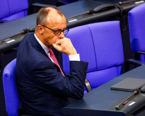 German conservatives' vote with far right set to complicate coalition building