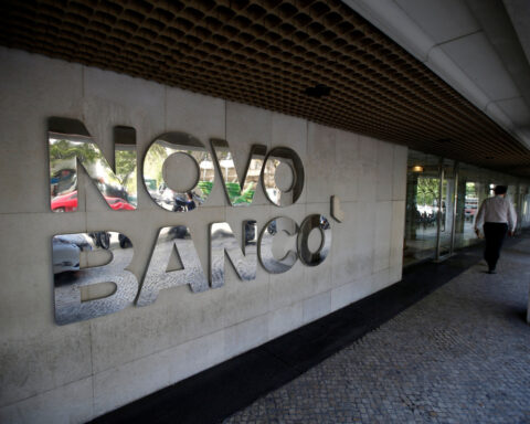 Portugal says Novo Banco IPO likely to be for stake of up to 30%