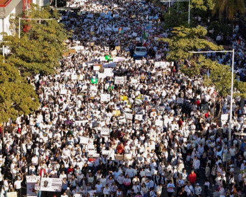 In violent Sinaloa, Mexicans march for peace and appeal to US for help