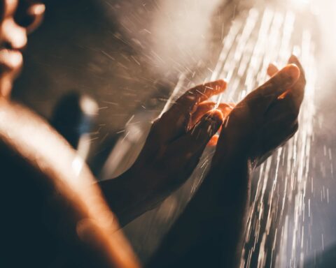 Scientists find hot showers may have hidden risks