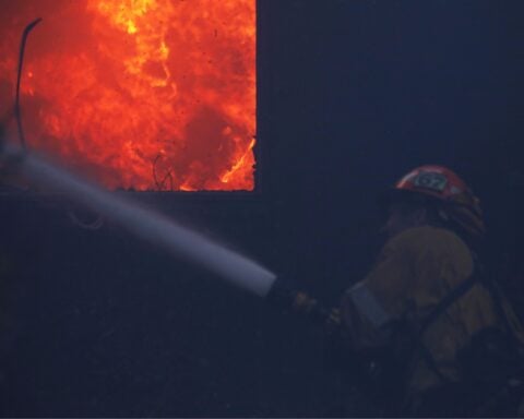 Palisades fire expands to 11,800 acres amid Santa Ana winds