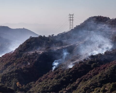 Officials prepare as Santa Ana winds return during L.A. fires