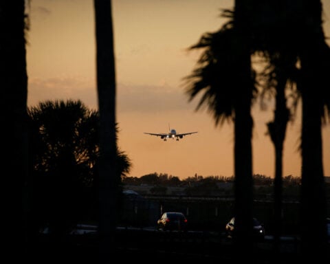 US pilot messaging system outage may mean flight delays, Transportation Department says