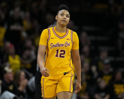 Southern Cal drops to No. 7 after loss; UCLA, South Carolina, Notre Dame remain atop women's Top 25