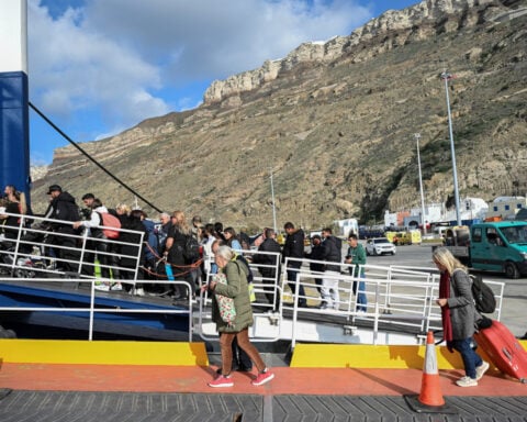 Schools shut, more flights scheduled as quakes constantly shake Santorini