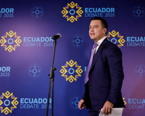 Ecuador president announces 27% tariff on Mexican goods
