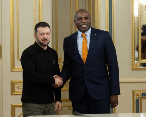 UK's foreign minister visits Kyiv, announces further financial support