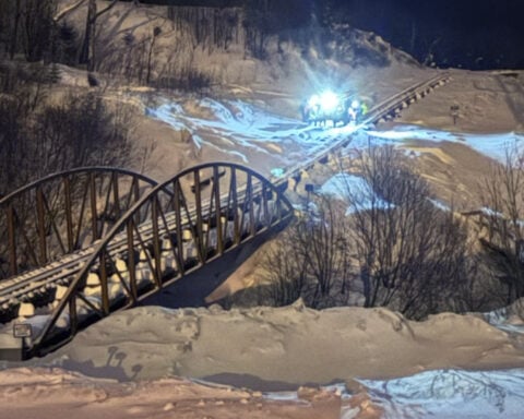 Freezing hikers stuck in waist-deep snow rescued during Mount Washington whiteout