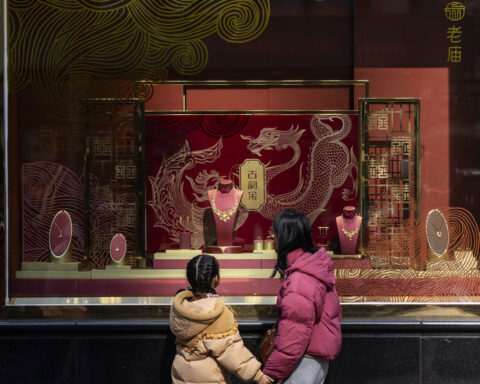 China touts record spending over Lunar New Year holiday