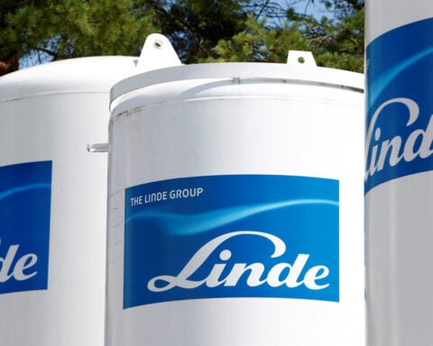 Linde sees slower 1st quarter earnings on unfavourable currency effect