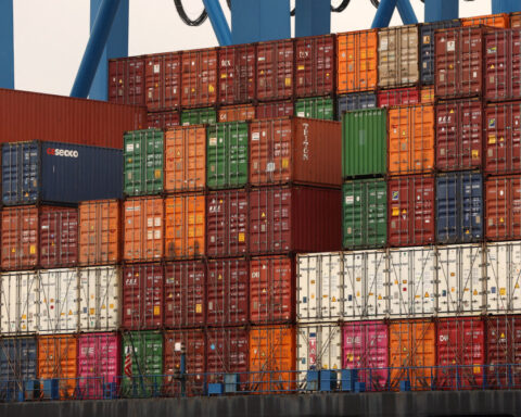 German exports rise, industrial production falls