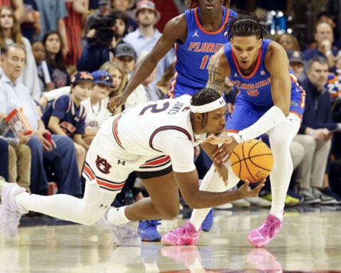 No. 6 Florida beats top-ranked Auburn 90-81 and ends the Tigers' 14-game winning streak