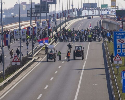 Serbian protesters block key bridge, roads to mark 100 days since deadly canopy collapse