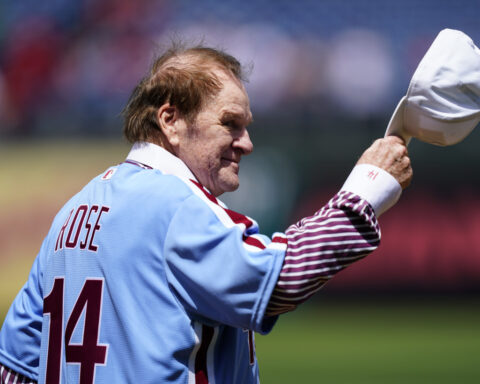 Reds will wear No. 14 patch on jersey sleeve to honor Pete Rose, who died last year
