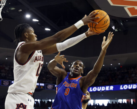 Auburn edges Alabama atop AP Top 25 despite loss, Duke and Florida tied at No. 3; UConn drops out